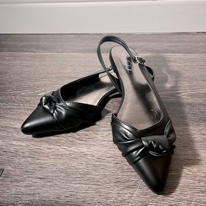 Matte black, pointed toe flats
